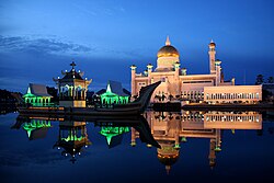 Sultan Omar Ali Saifuddin Mosque at night