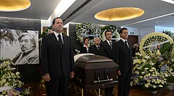 Funeral of Luis Nishizawa, President Enrique Peña Nieto (right) attended to pay respects to the painter.