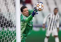 Szczęsny making a save for Juventus in 2021
