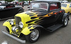 1932 3-window with a classic-style[1] flame job and Moon tank, reminiscent of Chapouris' California Kid