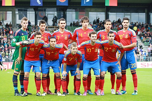 Thiago (number 19) lining up with the Spanish team that won the 2011 European Under-21 Championship