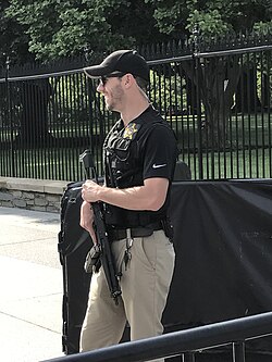 A uniformed U.S. Secret Service agent on Pennsylvania Avenue