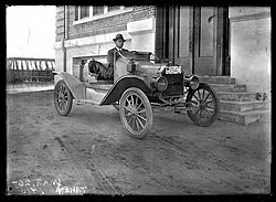 A picture from 1916 of a Ford Model T converted into a speedster.