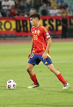 Pedri playing for Spain in 2025