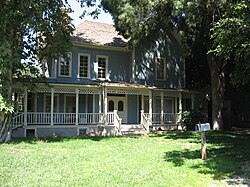 Exterior of Lorelai and Rory's house, on the Warner Bros. backlot