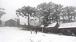 Snow covering the Festa da Uva Exhibition Park, with the replica of old Caxias, on August 27, 2013