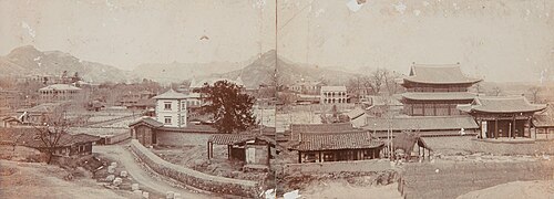 View of the palace from the south, before the fire (1902)
