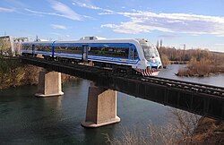 A Materfer CMM 400-2 DMU crossing one of the Neuquén-Cipolletti bridges