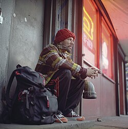 Common (shown in 2003) wore knit caps fashioned in the style of Marvin Gaye.[17]