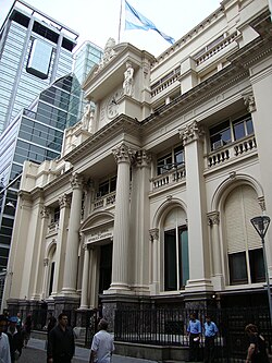 The Central Bank's Reconquista Street entrance, built in 1940 in imitation of its older, opposite entrance