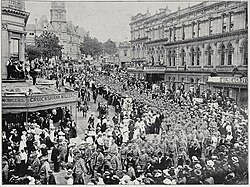 New Zealand troops marching down Wellesley Street, Auckland, to embark for South Africa