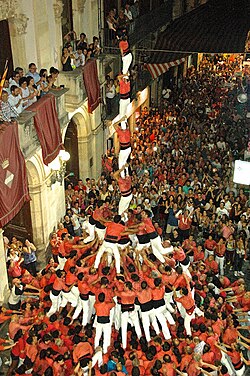 Castell 4 de 9 amb folre i pilar by Colla Vella de Valls