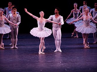 The Royal Ballet's Darcey Bussell and Carlos Acosta at the curtain call of Theme and Variations