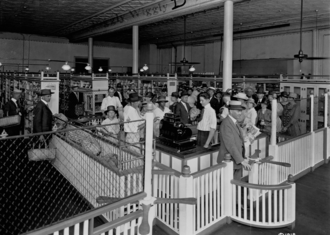 Piggly Wiggly store in Memphis, Tennessee, the first supermarket, 1918