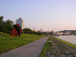 The Danube Bike Trail leading through the city of Linz