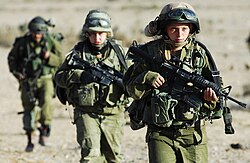 Female Israeli soldiers