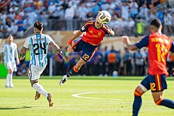 A challenge for the ball with Cubarsí resulted in Fernández receiving a second yellow card.