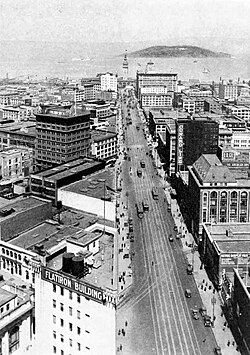Looking down Market Street toward the bay in 1922