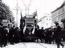 Inauguration of the electric tram in Saint Petersburg in 1907. By the early 1900s, most street railways were electrified.