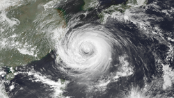 Typhoon Winnie is tied with Typhoon Carmen for the largest eye on record at 200 miles (320 km).