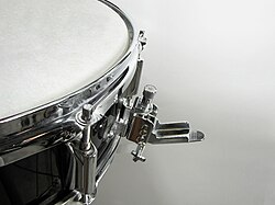Snare strainer