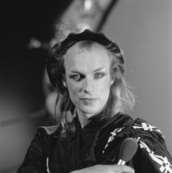 Brian Eno on AVRO's television program TopPop, April 1974