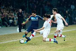 Agüero taking on two Swiss players in an international friendly in 2012