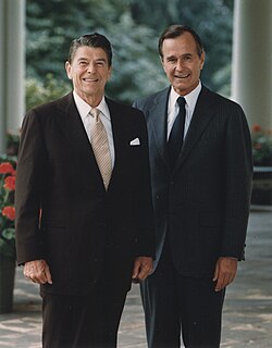 Bush with President Ronald Reagan in 1981