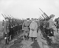 Douglas Haig and Ferdinand Foch inspecting the Gordon Highlanders, 1918