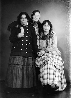 Kàlo Romani women in Helsinki, Finland, 1930s