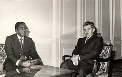 Ceaușescu in a meeting with Robert Mugabe in 1976