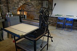 Cylinder press for printing etchings