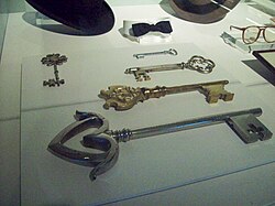 Several allegorical City keys that President Arturo Frondizi received in various visits to the interior of the country.