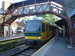 Train of private company Tren de la Costa.
