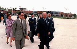 António Ramalho Eanes (left), while president, departs after a state visit to the United States. Secretary of State George Shultz is on the right. (USAF)