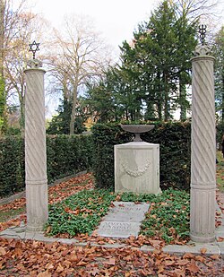Ehrlich's grave in the Jewish cemetery on Rat-Beil-Straße in Frankfurt am Main