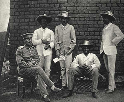 Theodor Leutwein (seated left), Zacharias Zeraua (2nd from left) and Manasseh Tyiseseta (seated, fourth from left), in 1895
