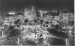 Postcard displaying Plaza de Mayo illuminated at night