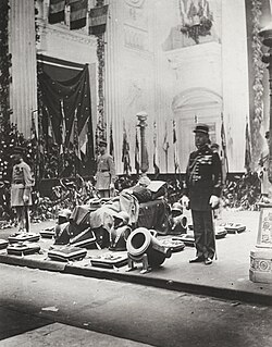 Joffre's corpse exhibited at the Special Chapel of the École Militaire