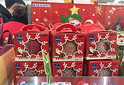 Píngānguǒ ("Peace apples") on sale in Beijing for Christmas Eve (2017)