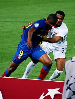 Eto'o holding off Patrice Evra of Manchester United in the 2009 UEFA Champions League Final