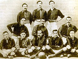 Ossó (seated, center, with ball) with the Barcelona second team in 1902.