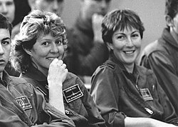 Deborah Hicks and Robyn Williams, the first women to graduate from the RAAF pilots' course in 1988