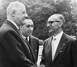 Charles de Gaulle with Arturo Frondizi.