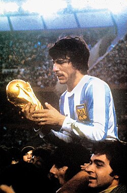 Passarella holding the FIFA World Cup Trophy after the 1978 final.