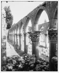 The ruins of the Umayyad Mosque of Baalbek c. 1900, prior to its reconstruction
