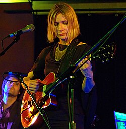 Singer-songwriter Sam Phillips composed the Gilmore Girls musical score.