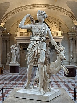 Diana of Versailles, a 2nd-century Roman version in the Greek tradition of iconography (Louvre Museum, Paris).