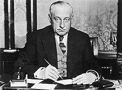 Primo de Rivera as prime minister at his desk