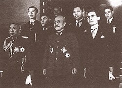 Phraya Phahon (far left), Thawan Thamrong (left) and Direk Jayanama (right) with Hideki Tōjō (center) in Tokyo 1942